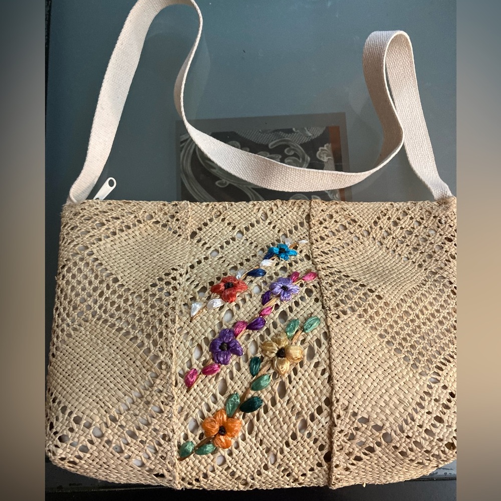 NEW!! Cool Weaved embroidered shoulder bag